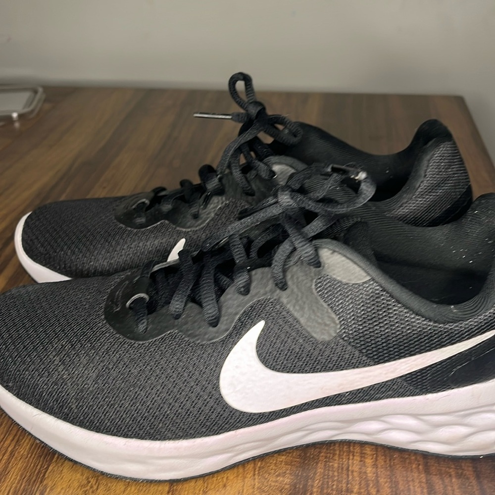 Nike Revolution 6
